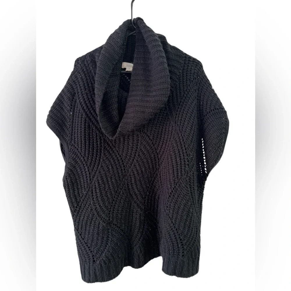 Black short sleeve sweater